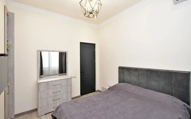 2-K, Ulitsa Amiryana, Am713 Flat