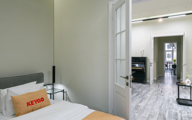 KeyGo #0118, 1 Bedroom, Near Republic Square Apartments
