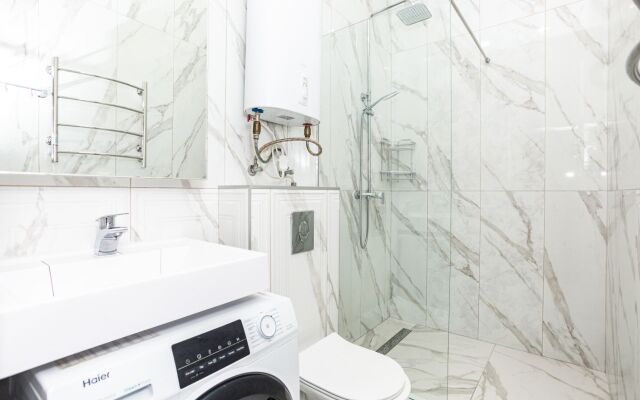 Ulitsa Roz, D.36 Flat