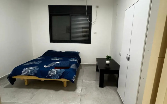 Ocharovatelnaya Kvartira S 3 Spalnyami I Sobstvennym Vkhodom Flat