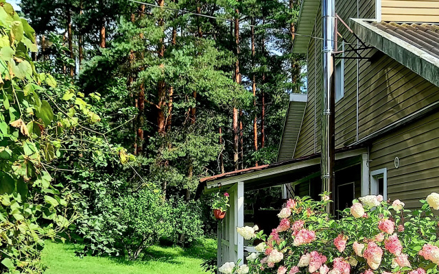 Дом у сосен