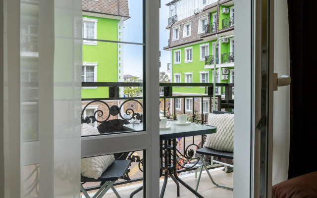 Red Apartments Art Layt Siti Monro Apartments