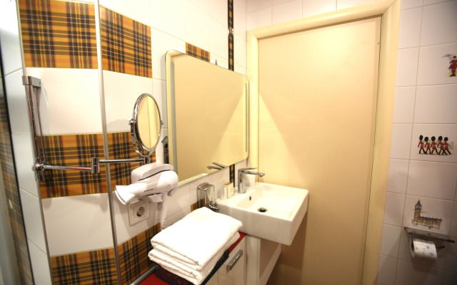 Dvukhurovnevye Nevsky 5 Apartment