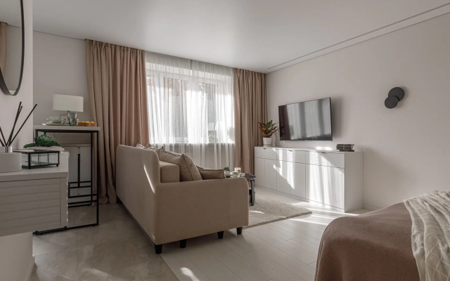 Yevrouyut svetlaya studiya vozle dostoprimechatelnostey Flat
