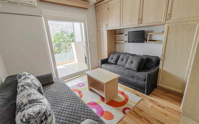 Riviera Retreat Studio Apartments