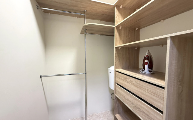 Апартаменты Элитные на берегу реки Тура с видом на Мост Влюбленных