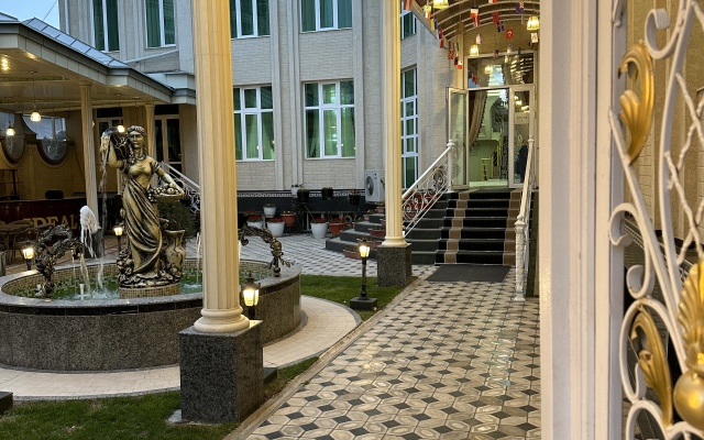 Ideal Hotel