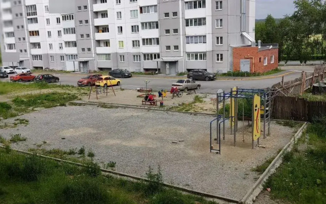 V Molodezhnom Kvartale, 1 Flat