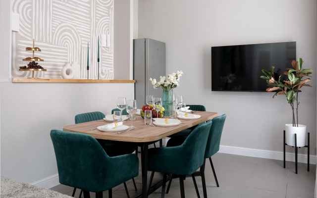 Квартира GM Apartments Четырехкомнатные с двумя санузлами