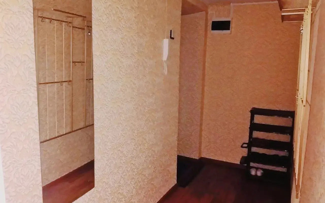 Uyutnaya Kvartira Na Prospekte Stachki Flat