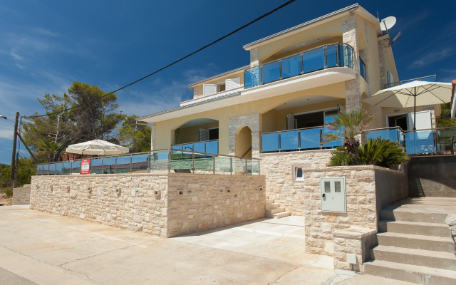 Cintro Apartments