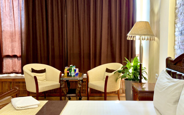 Retro Palace Hotel