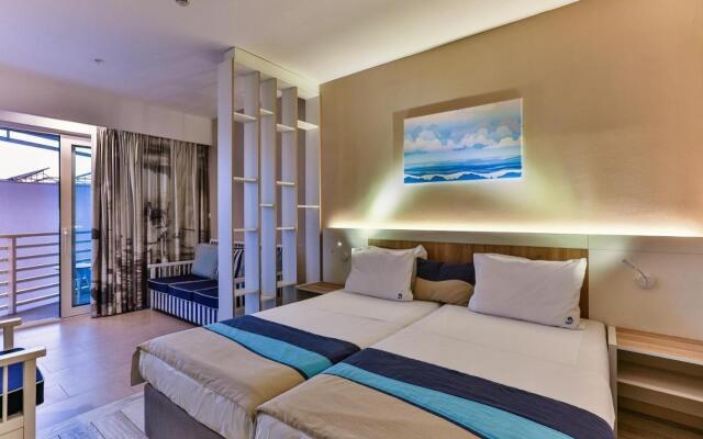 Carine Hotel Delfin