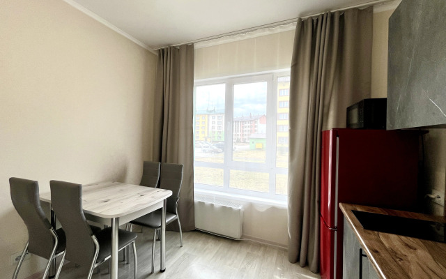 Unique Apart Bavariya ryadom s ZhK Tom. GTsS Kuzbass. Oblastnym sudom i Tennisnym tsentrom na Bavarskoy 6/1 Apartments