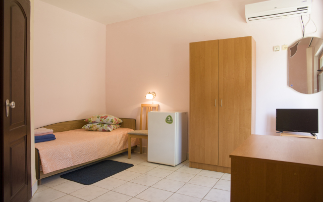 Отель Равена