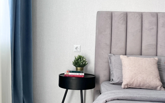 Квартира Шикарная Студия для Троих с Балконом Посуточно