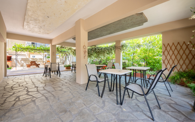 Milonas House Apartments
