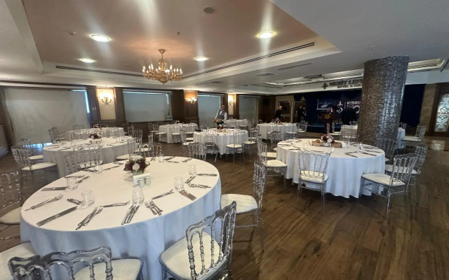 Merit Royal Gardens Hotel & Casino