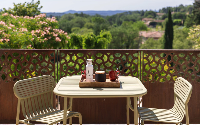 Курортный отель LOU CALEN