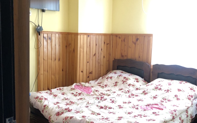 Vazi Guest House