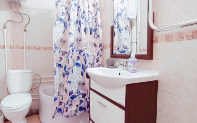 Na Ulitse Universitetskaya Naberezhnaya 60 Flat