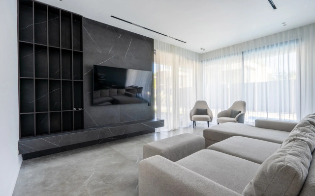 Частный дом 2-х этажный коттедж с дизайнерским ремонтом