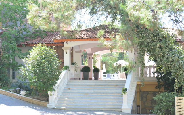 Pine Club Apart Hotel