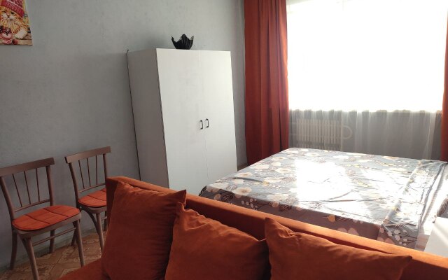 Dvuhkomnatnaya V M-Ne Pervomayskom Flat