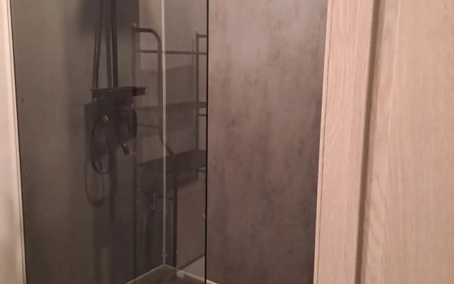 Studiya na 4 etazhe Apartments
