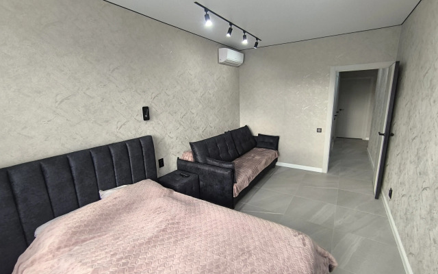 Flat Apartamenty V Tsentre S  Sostvennoy Terrasoy I Parkingom