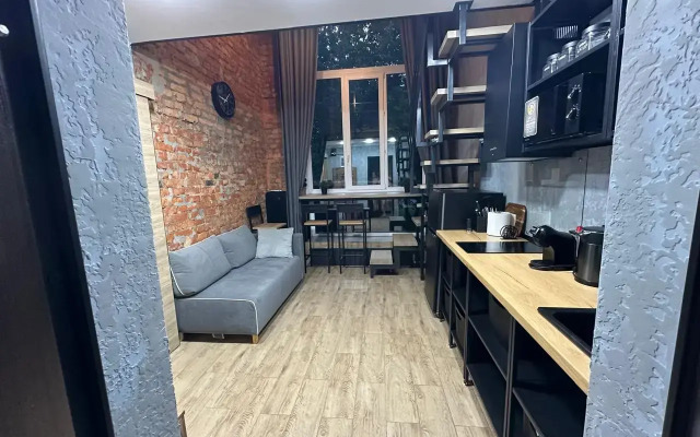 Dvukhurovnevaya studiya s dvumya sanuzlami v parke Apartments