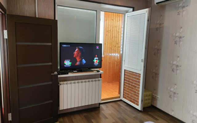 Uutnye na Peshkova 55 ryadom s bolnitsey Vodnikov Apartments