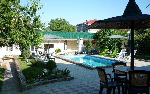 Takmak Guest House