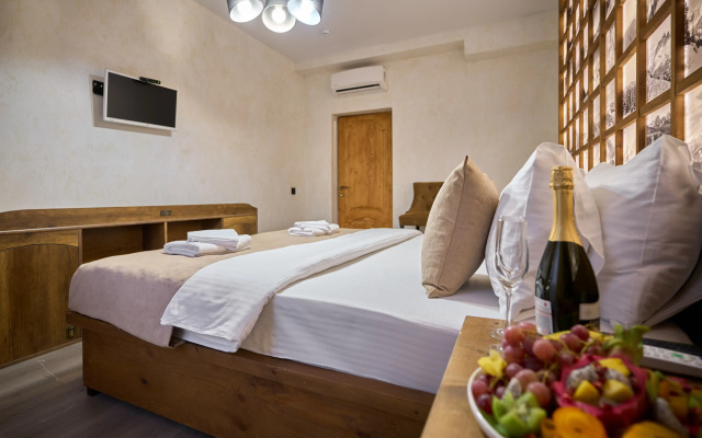 Wood House Hotel