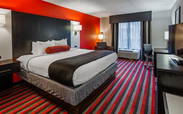 Отель Comfort Inn & Suites