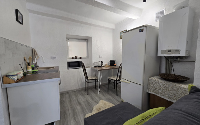 Квартира с собственным двориком в парке Цветник