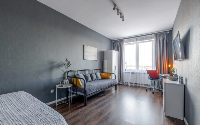 S balkonom i krasivym vidom u metro Apartments