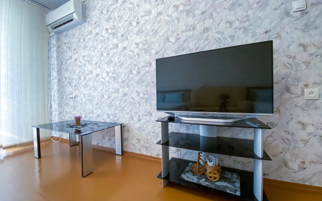 Uyutnaya na Zhmaylova Flat