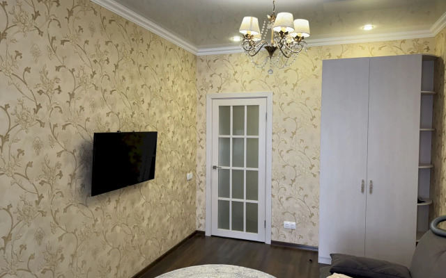 145 S Balkonom I Vitrazhnym Ostekleniem Flat