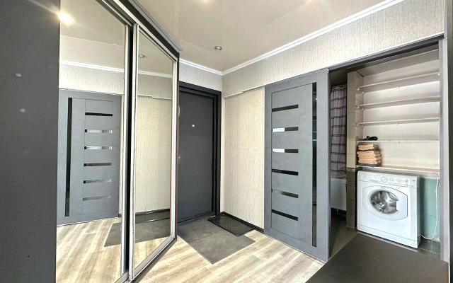 Tryokhkomnatnaya na Proletarskoy Flat