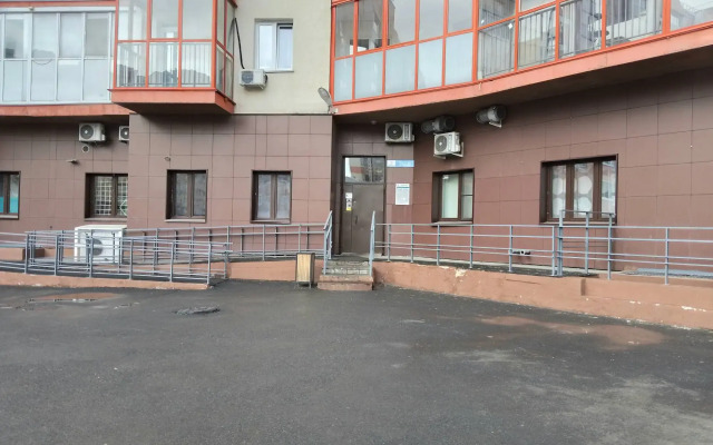 Brauni V Akadem Riversaid Apartments