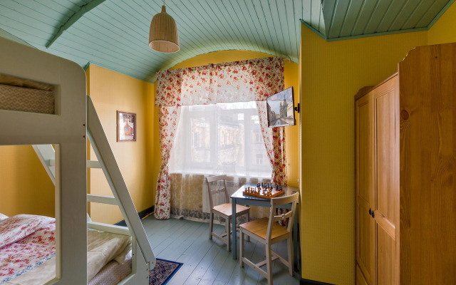 U Doma Knigi Furnished rooms