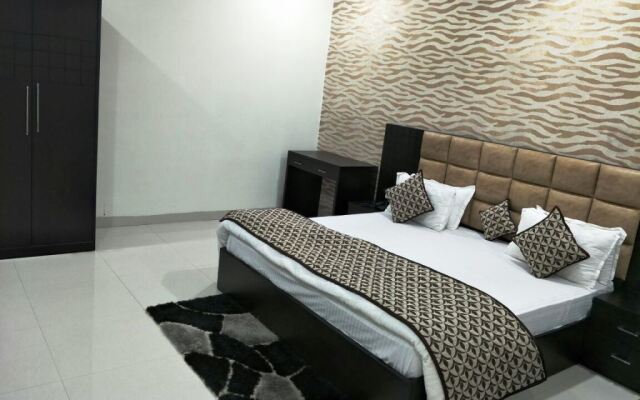 Hotel Mandakini Lush