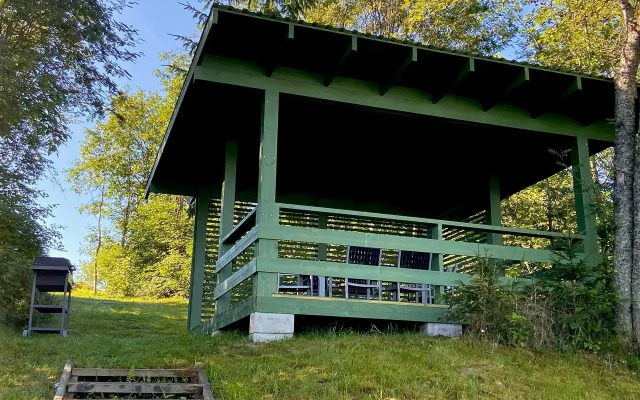 Khizhina U Ozera Guest house