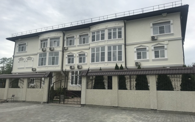 Goluboe Ozero Hotel