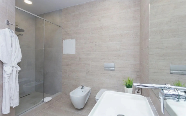 Stilnye apartamenty s dvumya spalnyami v tsentre Apartments