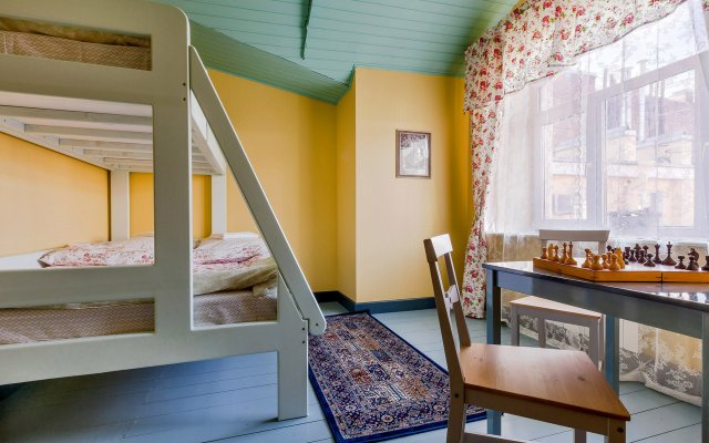 U Doma Knigi Furnished rooms