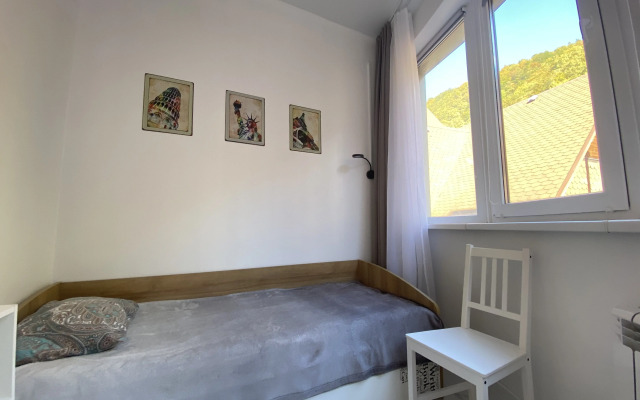 V Tsentre Kurorta S 3 Spalnyami Apartments