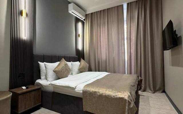 Twelve Inn Hotel