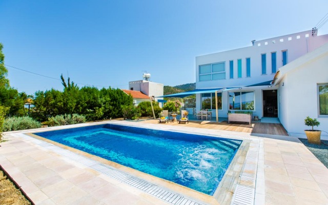 Med Coast Deluxe Villa
